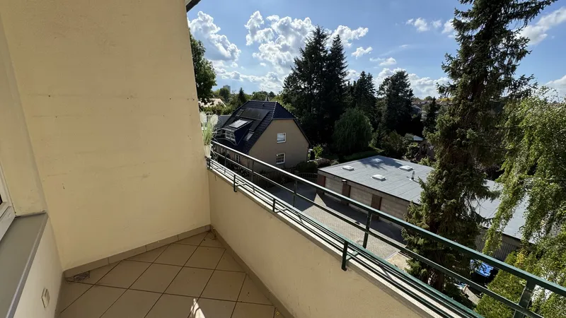 Ruhige, helle, frisch-sanierte 2-Zimmer-Wohnung mit sonnigem Balkon, EBK, Keller — photo 1